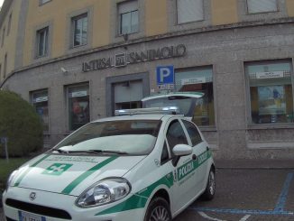 castano polizia locale clandestino chiesa elemosina