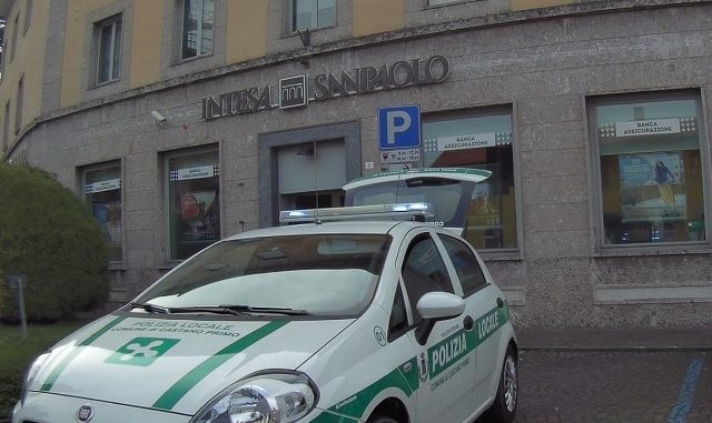 castano polizia locale clandestino chiesa elemosina