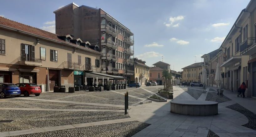 samarate piazza italia parcheggi commercianti