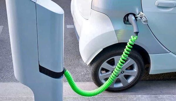 allarate auto elettriche ricarica