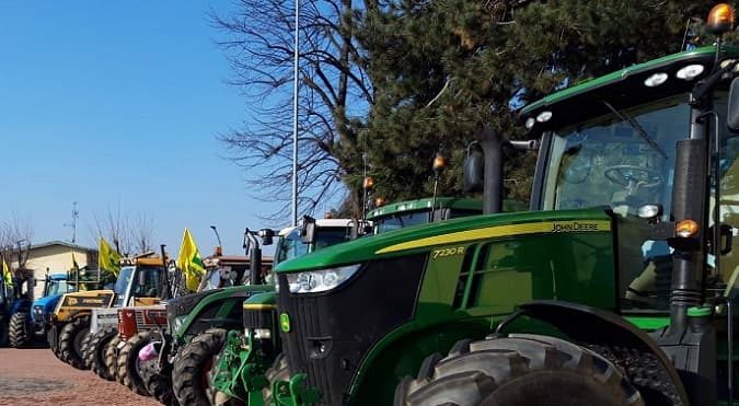allevatori agricoltori protesta bollette 01