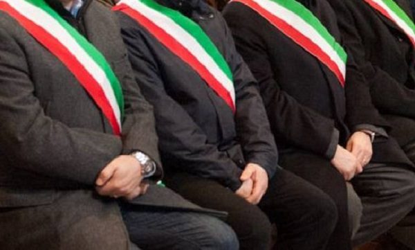 sindaci stipendi polemiche