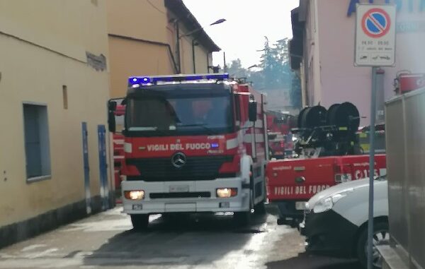 legnano incendio fabbrica vigilidelfuoco