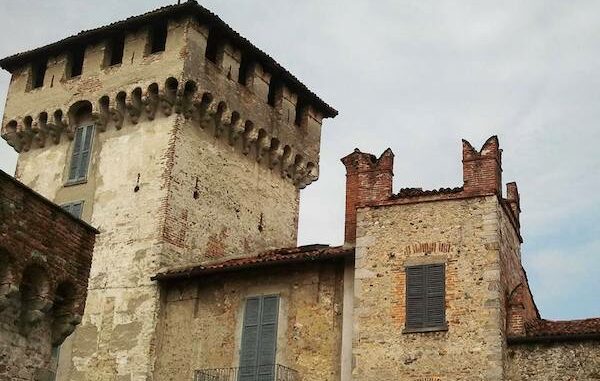 Somma lombardo castello visite