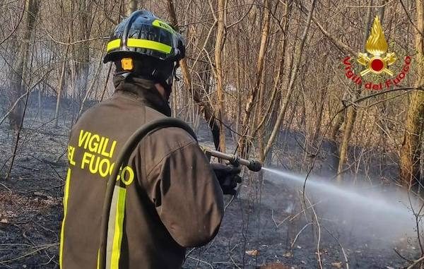 Samarate incendio cascina costa