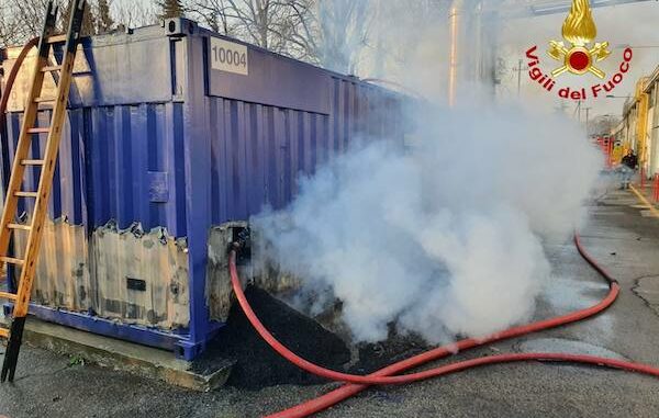 gallarate odore incendio azienda