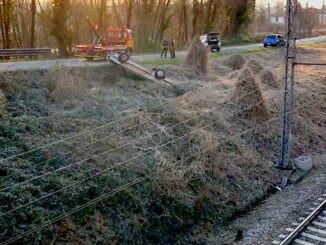 sesto calende auto ferrovia