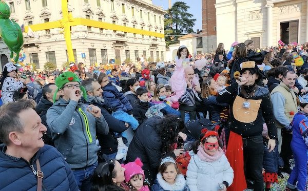 Gallarate carnevale 2022 piazza