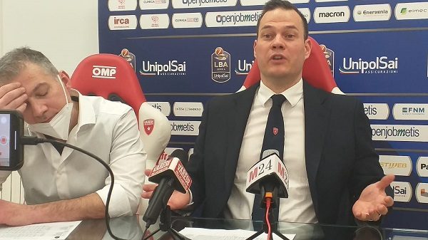 Openjobmetis Varese esonero Roijakkers