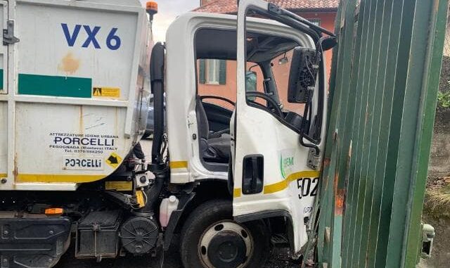 gavirate schiacciato camion