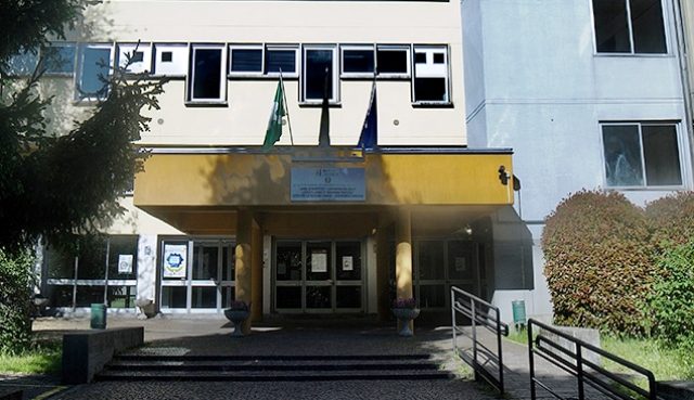 gallarate liceo insulti studente