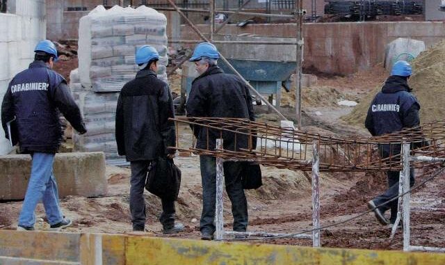 luino cantiere sequestrato denunce