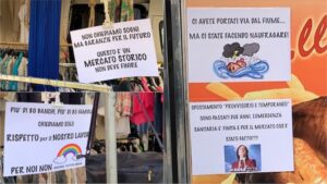 sesto mercato protesta cartelli