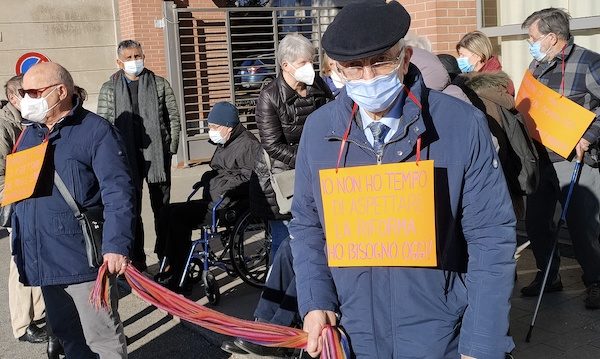 Gallarate associazioni malati protesta