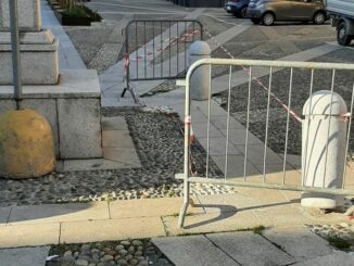 samarate dissuasori rovinati piazza italia