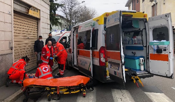 turbigo incidente bimba passeggino soccorsi ambulanza
