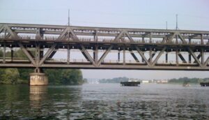 Sesto ponte chiusura treni