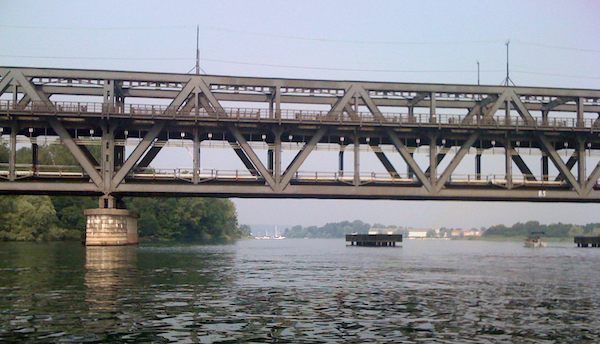 Sesto ponte chiusura treni