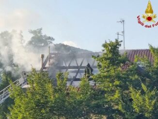 varese incendio mansarda