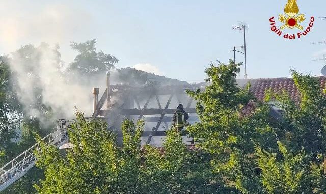 varese incendio mansarda