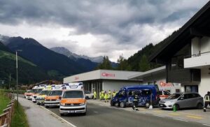 vanzaghello incidente parrocchia feriti