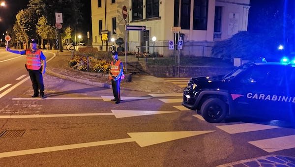 Maccagno leggiuno ubriachi carabinieri