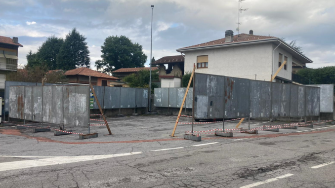 coarezza cartelloni posti auto