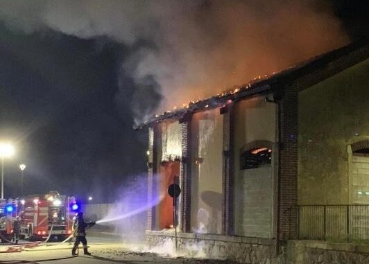 castanoprimo incendio stazione vigilidelfuoco