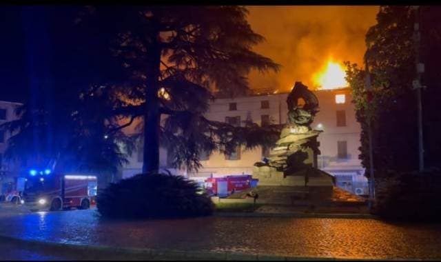 luino incendio piazza risorgimento