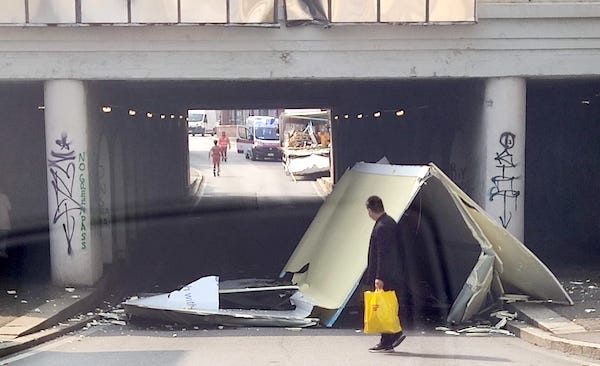 Gallarate tir ponte incastrato