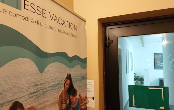 Gallarate esse vacation striscia