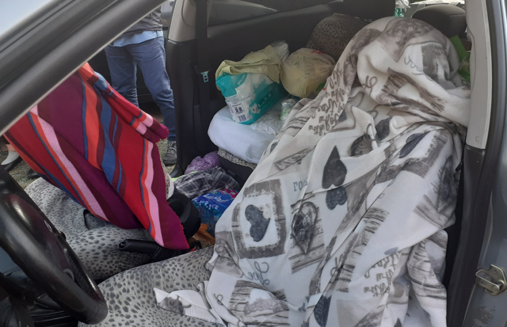 busto coppia dorme auto
