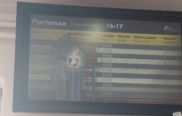 canegrate stazione vandali ferrovie