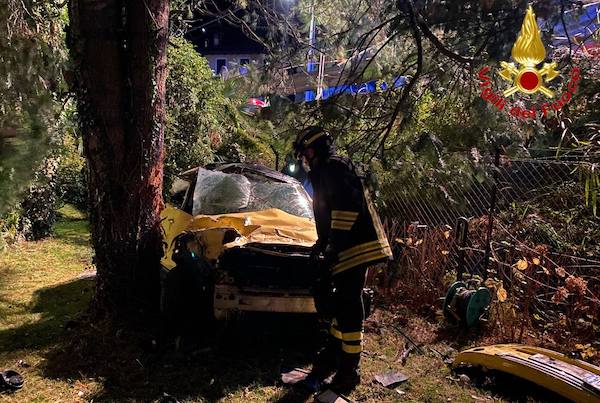 Luino colmegna auto fuoristrada