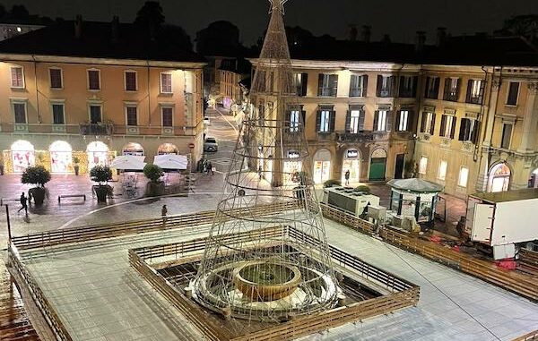 Gallarate natale accensione albero