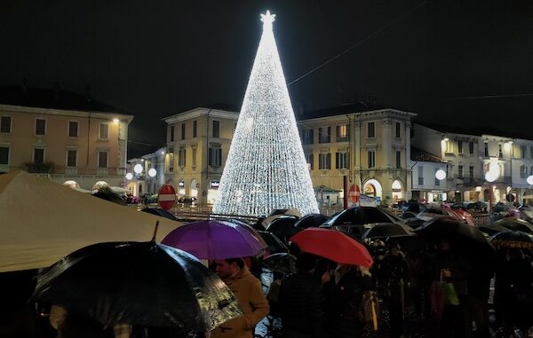 gallarate accensione albero 2022