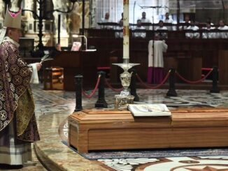 Varese funerali monsignor stucchi