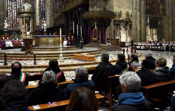 Varese funerali monsignor stucchi