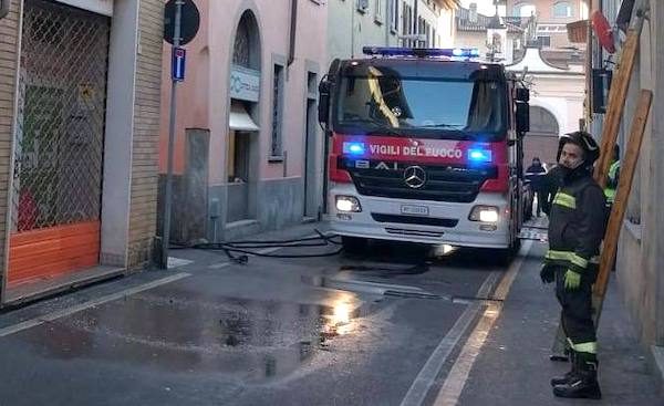 Vedano olona incendio abitazione