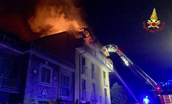 Gallarate incendio tetto cedrate