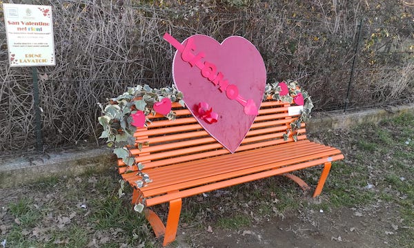 Albizzate panchine san valentino