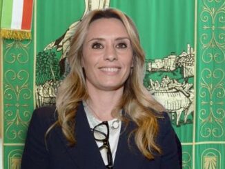 Gallarate francesca caruso dimissioni