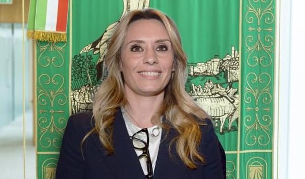 Gallarate francesca caruso dimissioni