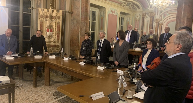 Varese minuto silenzio monti