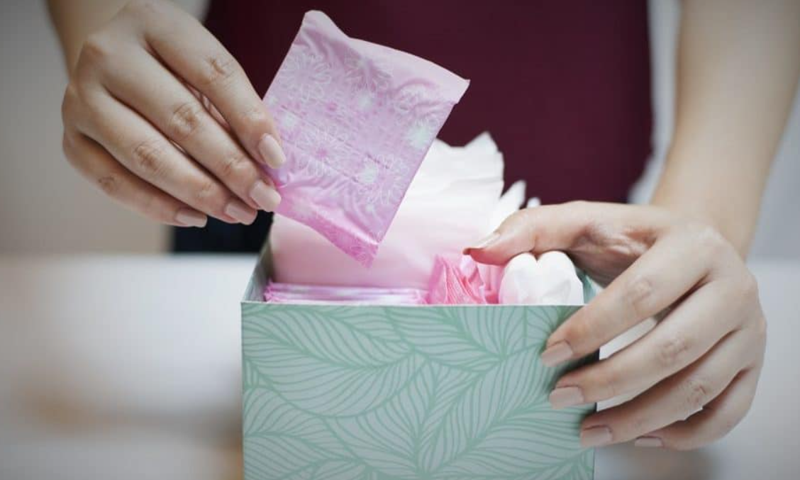 Igiene femminile, scuola media solidale a Lonate. Con la "Tampon box