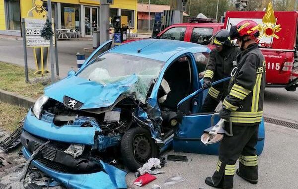 Lonate incidente benzinaio