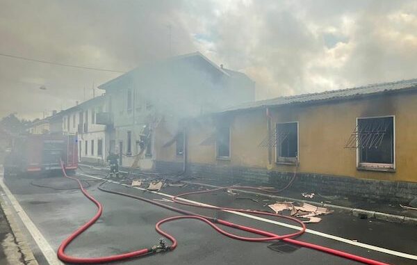 nerviano incendio cartiera vigilidelfuoco