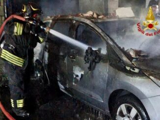 Varese auto fiamme via tamagno