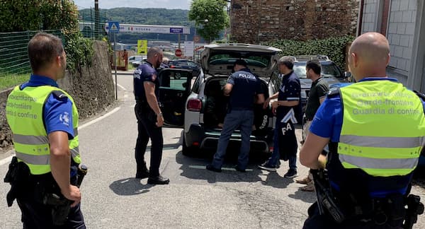 Clivio dogana clandestini curdi
