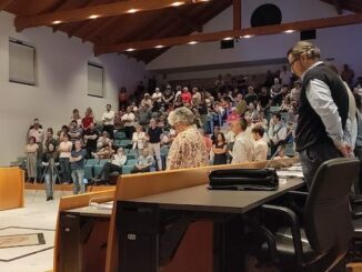 Gallarate contestazione Silvio Berlusconi